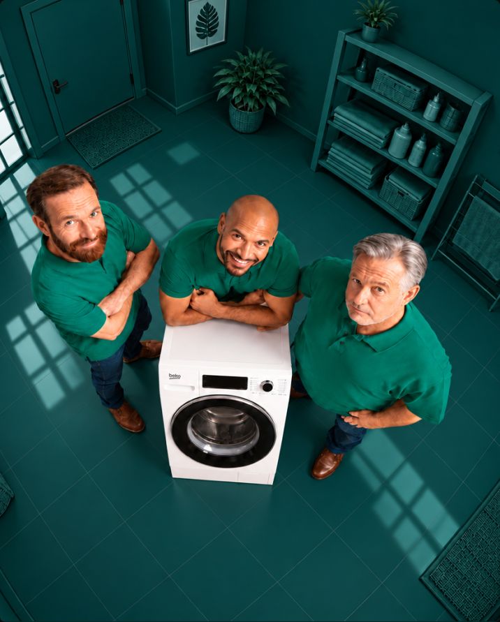 Three Murfy technicians around a washing machine